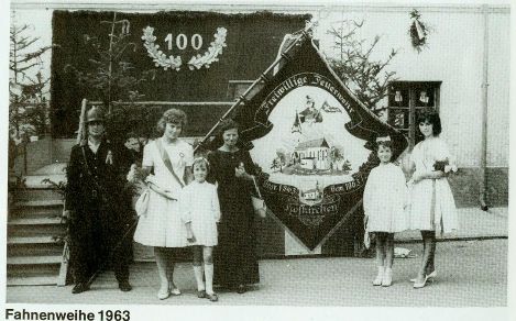 Fahnenweihe zum 100. J�hrigen 1963